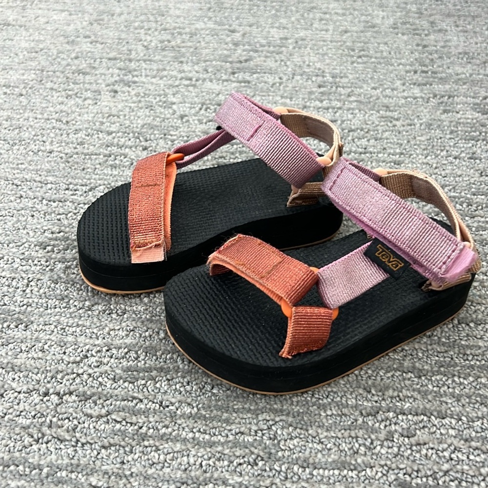 Metallic Flatform Teva